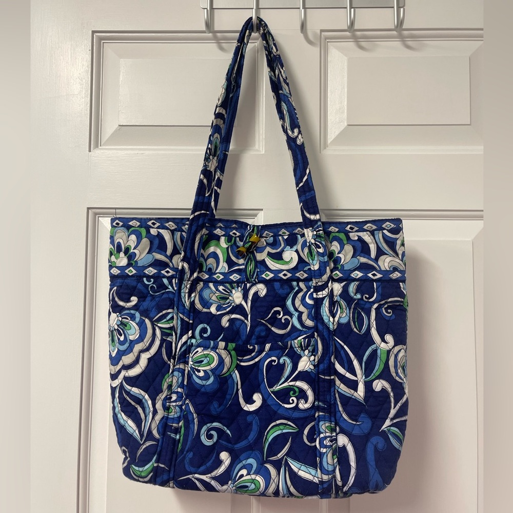 Excellent used condition large Vera Bradley tote with dark blue paisley print